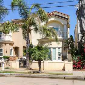 Hotel Exterior1Updated home with balconies & rooftop deck - 2 blocks to beach,Sleeping Tiger Coffees飯店