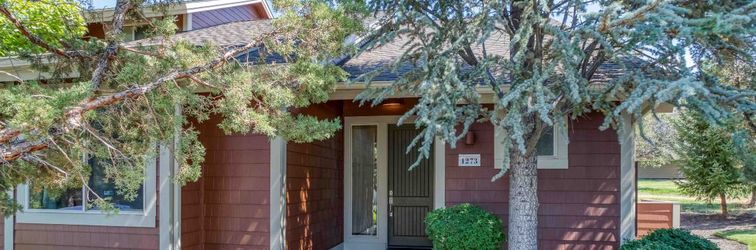 Others Stylish Townhome with Outdoor Patio and Spa Tub - Inviting Escape