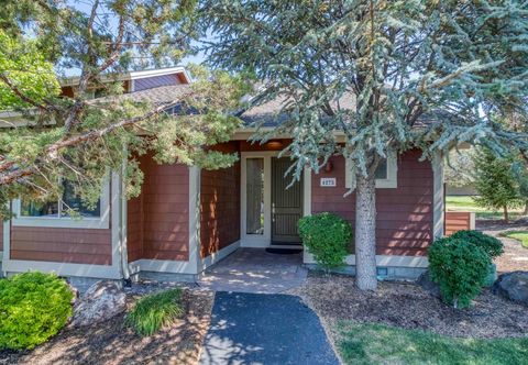 Others Stylish Townhome with Outdoor Patio and Spa Tub - Inviting Escape