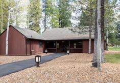 Others 5 Spacious Yard and Community Pool Access - Charming Inviting