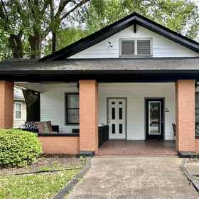 Logo1Spacious Retreat with Chef-Ready Kitchen - Charming Urban Oasis,五角区飯店