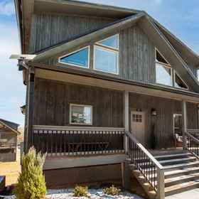 Hotel Exterior 1 Private Hot Tub and Indoor Pool Access - Stunning Mountain Retreat, 哈特菲尔德和麦考伊晚餐秀 酒店