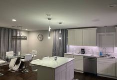 其他 4 Inviting Home with Modern Amenities - Charming Cozy