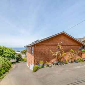 Hotel Exterior 1 Modern Design with Game Room and Deck - Stunning Ocean View Retreat, Khách sạn Drift Creek Covered Bridge