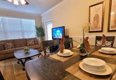 Khác 6 Pool View and Fully Equipped Kitchen - Elegant Family Haven