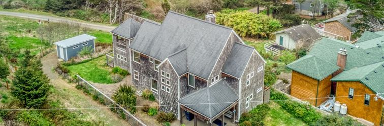 Lain-lain Spectacular Ocean Views and Game Room - Charming Beach Retreat