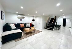 其他 7 Stylish Duplex with Chef's Kitchen and Charming Patio - Serene Retreat