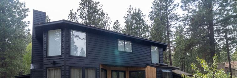 Others Spacious Family Retreat with Hot Tub and Scenic Views - Charming Getaway