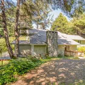 Logo 1 Stunning Ocean Views and Hot Tub Retreat - Elegant Coastal Sanctuary, Whale Watching Center Hotels