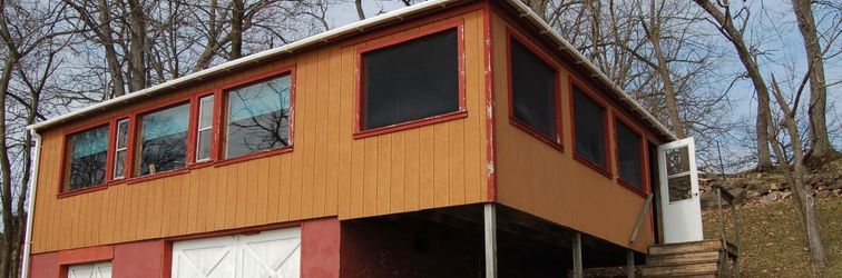 Others Lakeside Cottage with Screened-in Porch - Charming Getaway