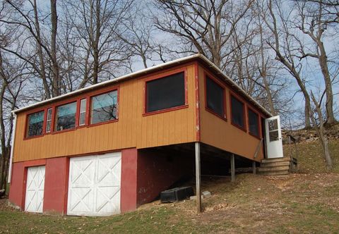 Others Lakeside Cottage with Screened-in Porch - Charming Getaway