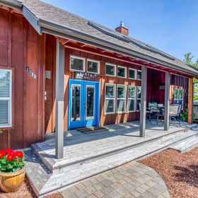 Hotel Exterior1Charming Backyard Oasis with Hot Tub and Fire Pit - Delightful Haven,Roads End State Recreation Site飯店