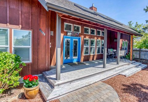 Others Charming Backyard Oasis with Hot Tub and Fire Pit - Delightful Haven