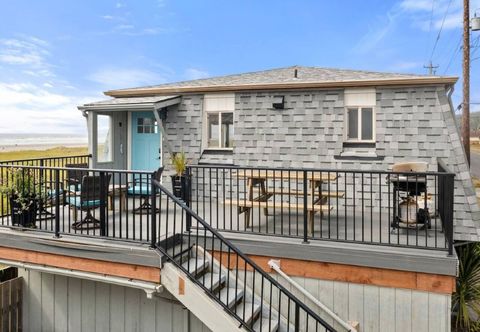 Others Dine on the Deck and Experience Amazing Views - Stunning Coastal Haven