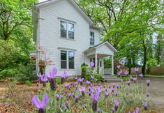 其他 4 Historic Farmhouse with Gourmet Kitchen and Outdoor Oasis - Enchanting Getaway