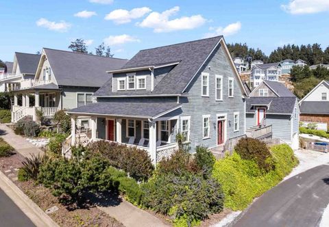 Others Beach Access and Private Jacuzzi Retreat - Charming Coastal Sanctuary