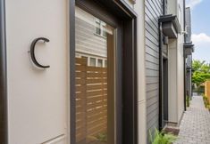 Others 5 Rooftop Patio, Smart TV, A/C, Fast Wifi - Stunning Urban Oasis