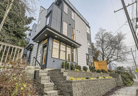 Others Rooftop Patio and Spectacular City Skyline Views - Elegant Urban Haven