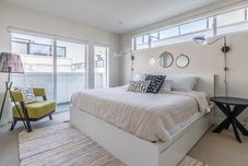 Others 4BR | BBQ, Views, Rooftop | Eastlake | Sophari