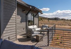 Others 6 Stunning Patio with Hot Tub and Fire Pit - Charming Ranch Getaway