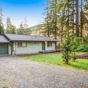 Hotel Exterior 1 Dog-Friendly Rustic Home w/Deck, Gas Grill, Wood Stove, Fast WiFi, & Partial A/C, โรงแรม & ที่พัก Whatcom Falls Park