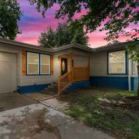Hotel Exterior 1 Private Hot Tub and Gourmet Kitchen - Stunning Exclusive Retreat, University of Texas at Arlington Hotels