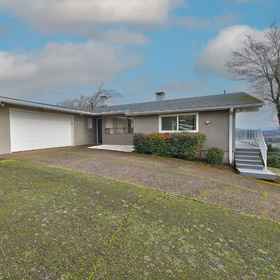 Hotel Exterior 1 Stunning Views, Mid-Century Gem - Wine Country Haven, Joyful Servant Lutheran Church 酒店