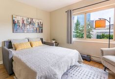 Others 7 Full Kitchen and Stunning City Views - Charming Urban Retreat