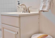 Others 5 Charming Cottage with Private Patio and Dedicated Parking - Inviting Retreat