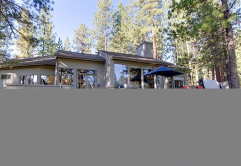 Others Luxurious Home with Chef's Kitchen and Hot Tub - Elegant Golf Haven