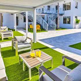 Hotel Interior/Public Areas 1 Cozy Retreat with Hot Tubs and Grilling Area - Charming Beach Haven, Hotel Museum of Discovery and Science