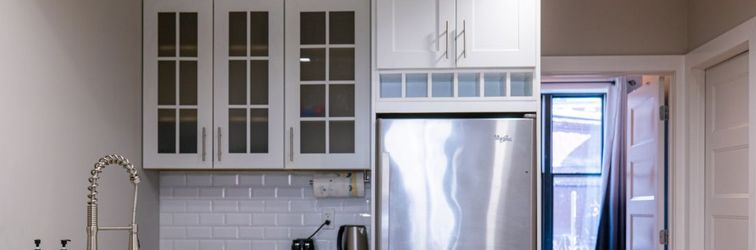 Others Backyard Oasis and Fully Equipped Kitchen - Stylish and Relaxing