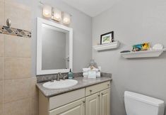 その他 6 Gorgeous Pool Views and Tennis Courts - Inviting Coastal Haven