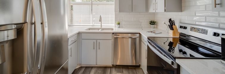 อื่นๆ Hot Tub and Soothing Backyard Garden - Stylish Oasis