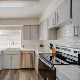 Others 1 Hot Tub and Soothing Backyard Garden - Stylish Oasis, Khách sạn Eagle Stadium