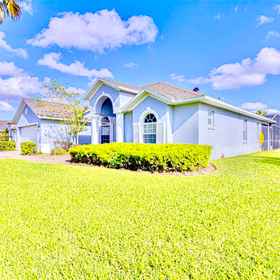 Hotel Exterior 1 Gorgeous Pool and Spa with Forest Views - Stunning Tuscan Retreat, Calabay Palms Villa Hotels