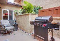 Others 5 Stylish Townhome with Outdoor Dining and Gas BBQ - Charming Beach Retreat