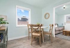 其他 4 Private Hot Tub and Fenced Backyard - Charming Coastal Retreat