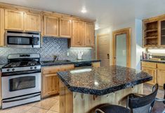 Lain-lain 5 Breathtaking River View and Cozy Fireplace - Stunning Getaway