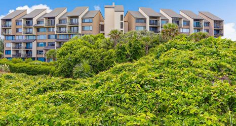 Others 2 Renovated condo with balcony, lush views, outdoor pool & tennis