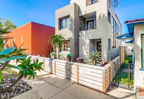 기타 Rooftop Patio and Custom Home Design - Stunning Architectural Haven