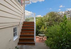 อื่นๆ 4 Breathtaking Ocean Views and Garden Patio - Charming Coastal Sanctuary