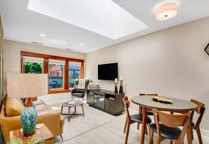 Lain-lain 3 Historic downtown loft near shopping & restaurants with WiFi & full kitchen