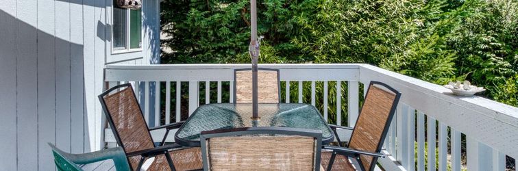 Lainnya Coastal house with decks, grill, firepit, & modern kitchen - 1/2 mile to beach