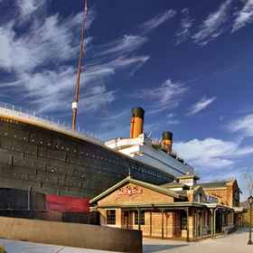 Hotel Exterior 1 Complimentary Activities and Seasonal Hot Tub - Charming Chalet, Hotel The Island in Pigeon Forge