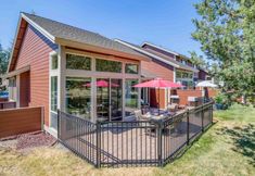 Others 4 Stylish Townhome with Outdoor Patio and Spa Tub - Inviting Escape