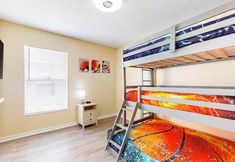 Others 4 Enclosed Pool and Spacious Living Areas - Stunning Retreat