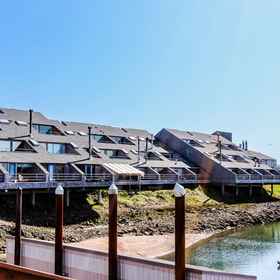 Hotel Exterior 1 Embarcadero Condo #E225, โรงแรม & ที่พัก Edge Art Gallery