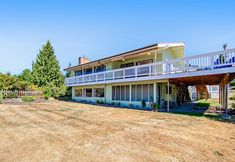 其他 2 Family-Friendly Home with High-Speed WiFi, Water View, W/D, and Enclosed Yard