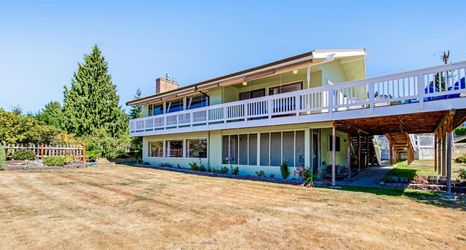 其他 2 Family-Friendly Home with High-Speed WiFi, Water View, W/D, and Enclosed Yard